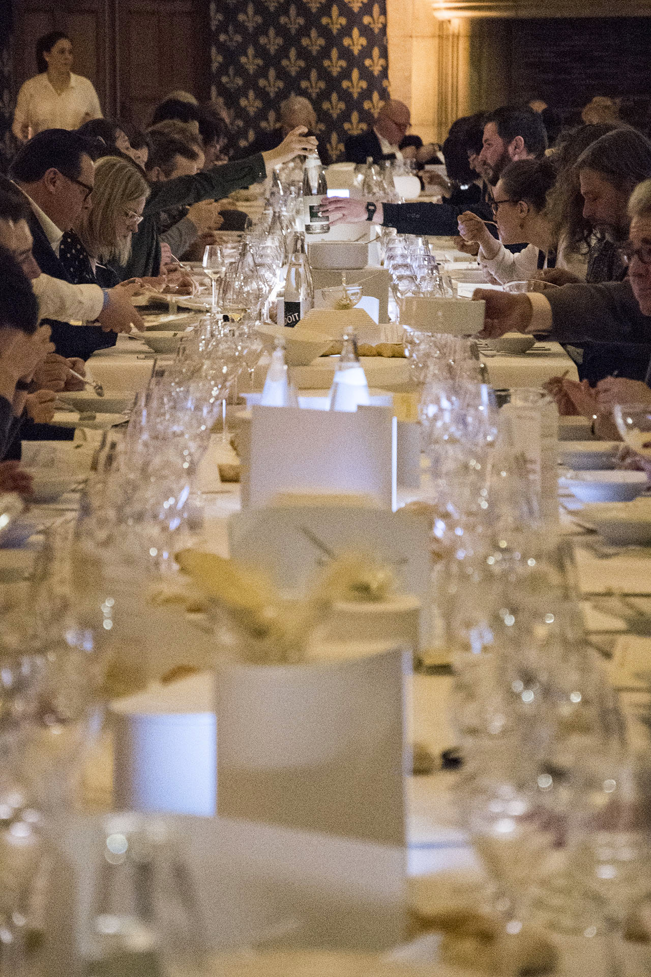 aire_food_banquet_scientifique_gastronomie_diplomatie_table_glasses